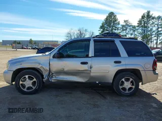 2008 Chevrolet TrailBlazer LT w/3LT with VIN 1GNDT13SX82248033, listed as a IAAI auction lot 41311086 with 202,377 mi miles. Bid and sale history available at carsss.com. Image 6.