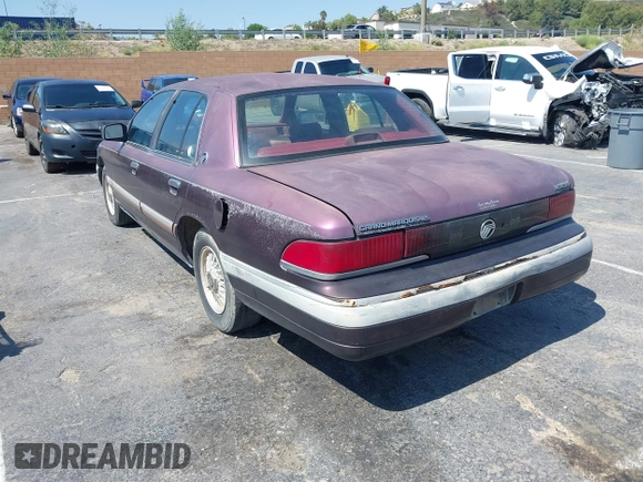 1992 Mercury Grand Marquis LS z VIN 2MECM75W4NX749141, wystawiony jako IAAI lot #42413769 z przebiegiem 296 805 mil mil oraz . Historia ofert i sprzedaży dostępna na DreamBid. Obrazek 3.