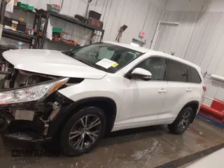 2018 Toyota Highlander LE with VIN 5TDBZRFH9JS821645, listed as a IAAI auction lot 41871971 with 98,426 mi miles and . Bid and sale history available at DreamBid. Image 15.