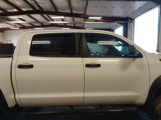 2013 Toyota Tundra z VIN 5TFDY5F10DX274318, wystawiony jako IAAI lot #41729475 z przebiegiem 253 873 mil mil oraz . Historia ofert i sprzedaży dostępna na DreamBid. Obrazek 14.