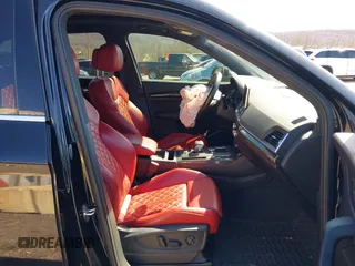 2018 Audi SQ5 Prestige z VIN WA1C4AFY7J2074309, wystawiony jako IAAI lot #41803619 z przebiegiem 66 717 mil mil oraz . Historia ofert i sprzedaży dostępna na DreamBid. Obrazek 5.