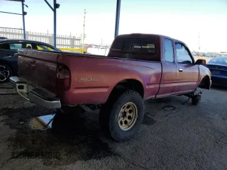 1998 Toyota Tacoma with VIN 4TAWN72N6WZ061060, listed as a Copart auction lot 49701815 with 215,295 mi miles and Clean Title. Bid and sale history available at DreamBid. Image 3.