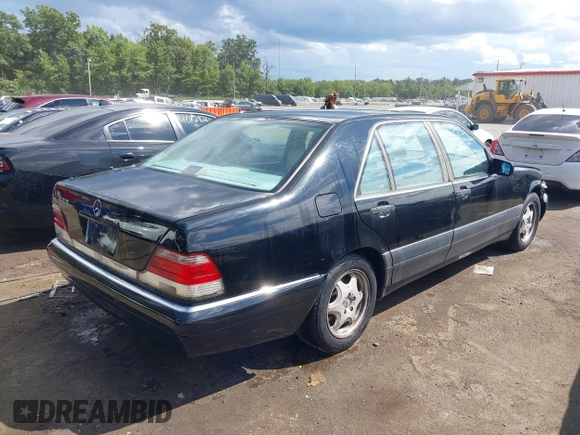 1998 Mercedes-Benz S-Class with VIN WDBGA33G4WA391919, listed as a IAAI auction lot 40139391 with 99,744 mi miles. Bid and sale history available at carsss.com. Image 4.