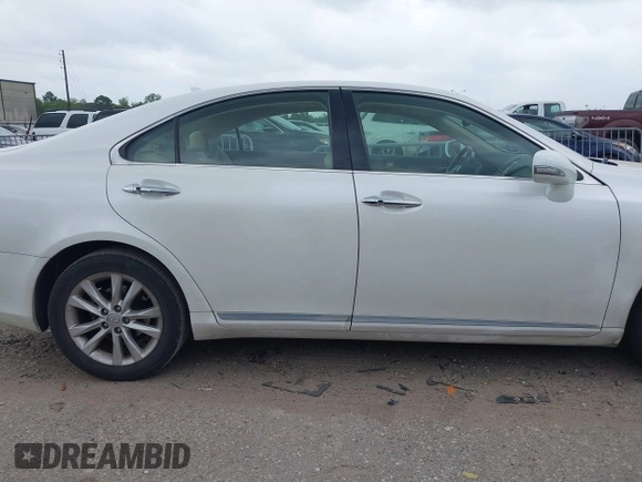 2010 Lexus ES with VIN JTHBK1EG0A2350795, listed as a IAAI auction lot 41932986 with 111,746 mi miles and . Bid and sale history available at carsss.com. Image 13.