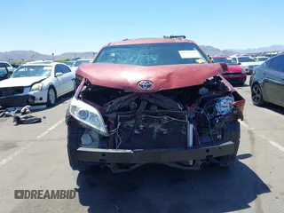 2011 Toyota Sienna LE AAS with VIN 5TDKK3DC2BS118124, listed as a IAAI auction lot 42121524 with 270,284 mi miles. Bid and sale history available at carsss.com. Image 13.