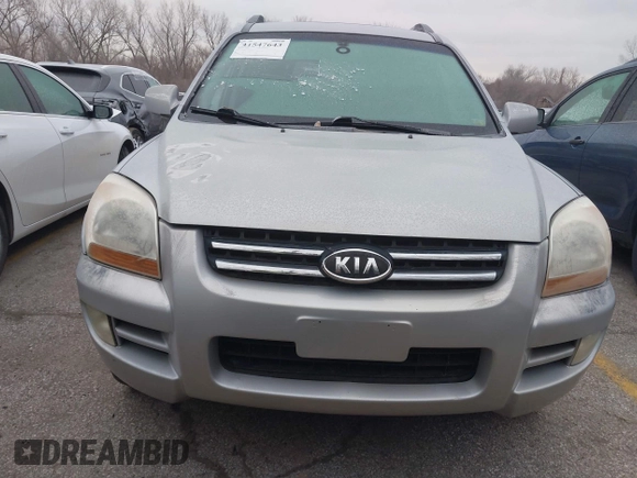 2005 Kia Sportage LX with VIN KNDJE723257071317, listed as a IAAI auction lot 41547643 with 267,610 mi miles and . Bid and sale history available at carsss.com. Image 6.