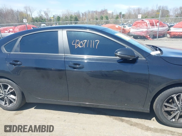 2022 Kia Forte LXS z VIN 3KPF24AD5NE474800, wystawiony jako IAAI lot #42071114 z przebiegiem 63 603 mil mil oraz . Historia ofert i sprzedaży dostępna na DreamBid. Obrazek 13.