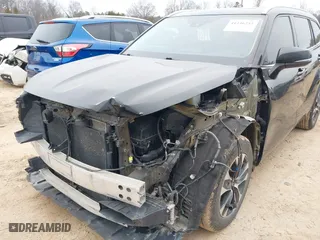 2020 Toyota Highlander XLE with VIN 5TDHZRBH7LS025107, listed as a IAAI auction lot 41236242 with 68,646 mi miles. Bid and sale history available at carsss.com. Image 6.