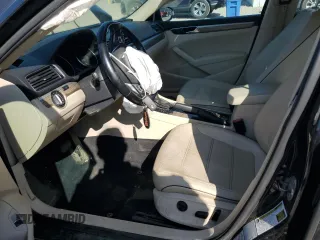 2017 Volkswagen Passat SE z VIN 1VWBT7A32HC018878, wystawiony jako Copart lot #53029885 z przebiegiem Nie podano mil oraz Szkoda całkowita • Salvage title. Historia ofert i sprzedaży dostępna na DreamBid. Obrazek 7.