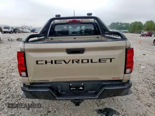2024 Chevrolet Colorado 4WD Trail Boss z VIN 1GCPTEEK0R1118182, wystawiony jako Copart lot #57775425 z przebiegiem 2 590 mil mil oraz Szkoda całkowita • Salvage title. Historia ofert i sprzedaży dostępna na DreamBid. Obrazek 6.