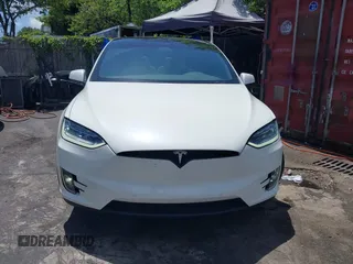 2017 Tesla Model X 90D z VIN 5YJXCBE25HF078198, wystawiony jako IAAI lot #42470050 z przebiegiem 66 850 mil mil oraz . Historia ofert i sprzedaży dostępna na DreamBid. Obrazek 12.