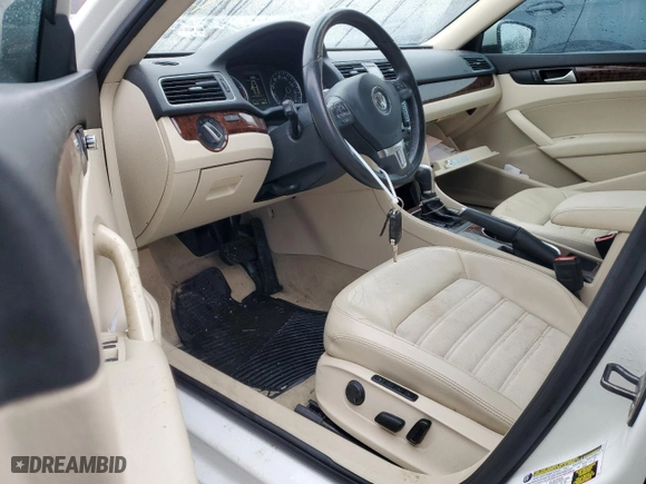 2013 Volkswagen Passat SEL Premium with VIN 1VWCP7A35DC118069, listed as a Copart auction lot 44189425 with 86,376 mi miles and Salvage Title. Bid and sale history available at carsss.com. Image 8.