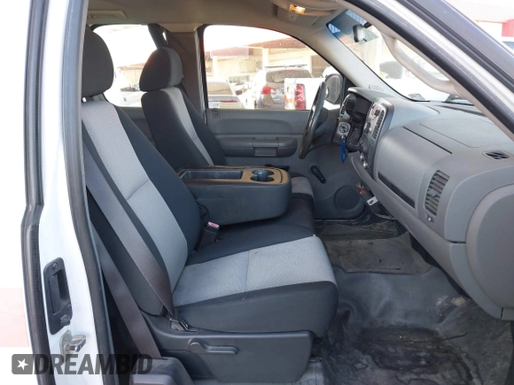 2007 Chevrolet Silverado 1500 LT w/1LT with VIN 1GCEC19077Z637107, listed as a IAAI auction lot 41851739 with 148,277 mi miles. Bid and sale history available at carsss.com. Image 5.