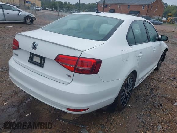 2015 Volkswagen Jetta SE z VIN 3VWD17AJ1FM225271, wystawiony jako IAAI lot #40353904 z przebiegiem 83 317 mil mil oraz . Historia ofert i sprzedaży dostępna na DreamBid. Obrazek 4.