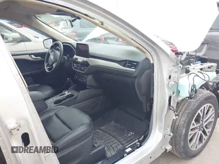 2020 Ford Escape SEL с VIN 1FMCU0H61LUA30367, выставлен на аукционе IAAI как лот 42604805 с пробегом 28 502 миль миль и . История ставок и продаж доступна на DreamBid. Изображение 5.