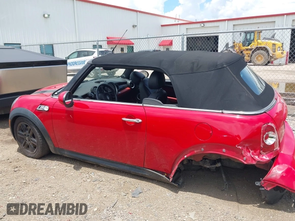 2013 MINI Convertible S z VIN WMWZP3C50DT297624, wystawiony jako IAAI lot #42558374 z przebiegiem 55 106 mil mil oraz . Historia ofert i sprzedaży dostępna na DreamBid. Obrazek 15.