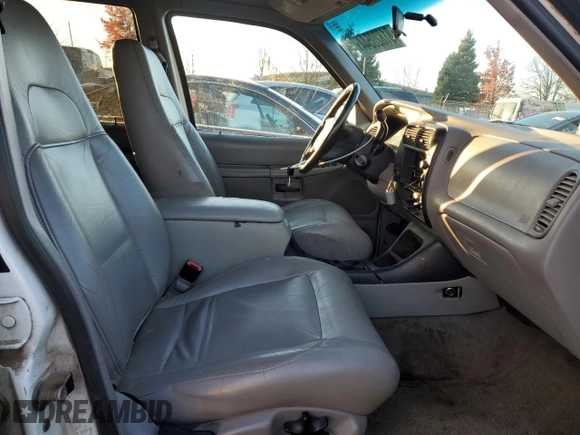 1999 Ford Explorer XLT z VIN 1FMZU32E7XZB32549, wystawiony jako Copart lot #81820544 z przebiegiem 227 686 mil mil oraz Szkoda całkowita • Salvage title. Historia ofert i sprzedaży dostępna na DreamBid. Obrazek 7.