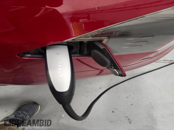 2013 Tesla Model S с VIN 5YJSA1DN6DFP26504, выставлен на аукционе IAAI как лот 41703859 с пробегом 135 552 миль миль и . История ставок и продаж доступна на DreamBid. Изображение 6.
