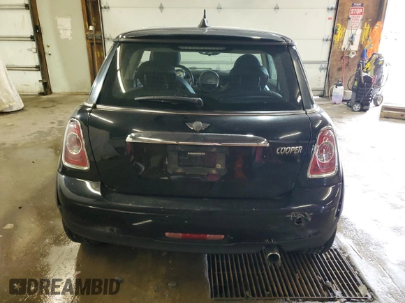2012 MINI Hardtop with VIN WMWSU3C5XCT185017, listed as a Copart auction lot 61015285 with 129,288 mi miles and Clean title. Bid and sale history available at DreamBid. Image 6.