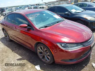2015 Chrysler 200 S z VIN 1C3CCCBG8FN636004, wystawiony jako IAAI lot #42342863 z przebiegiem 105 050 mil mil oraz . Historia ofert i sprzedaży dostępna na DreamBid. Obrazek 1.