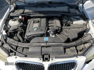 2009 BMW 3 Series 328i z VIN WBAPH57559NL79032, wystawiony jako Copart lot #52024355 z przebiegiem 115 036 mil mil oraz Szkoda całkowita • Salvage title. Historia ofert i sprzedaży dostępna na DreamBid. Obrazek 11.
