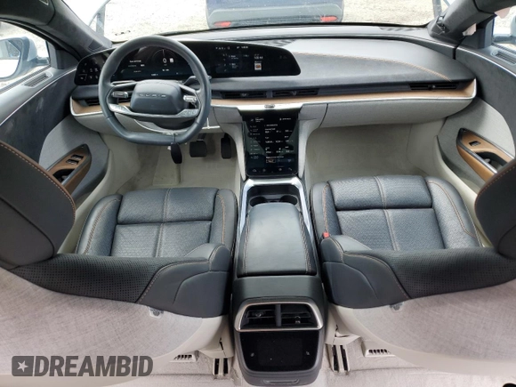 2022 Lucid Air Grand Touring z VIN 50EA1GBA6NA002123, wystawiony jako Copart lot #54435935 z przebiegiem 14 902 mil mil oraz Szkody całkowita. Historia ofert i sprzedaży dostępna na DreamBid. Obrazek 8.