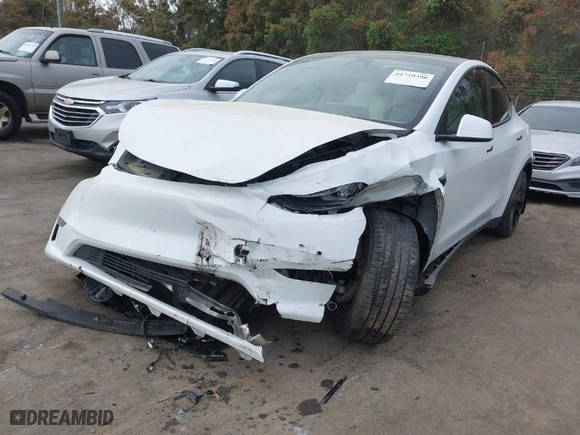 2020 Tesla Model Y Long Range with VIN 5YJYGDEE5LF037156, listed as a IAAI auction lot 41729398 with 102,907 mi miles. Bid and sale history available at carsss.com. Image 2.