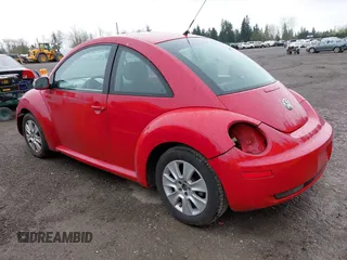 2009 Volkswagen New Beetle Coupe S with VIN 3VWPG31C99M512447, listed as a IAAI auction lot 41924303 with 136,898 mi miles. Bid and sale history available at carsss.com. Image 3.