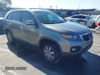 2013 Kia Sorento LX with VIN 5XYKT3A6XDG342723, listed as a IAAI auction lot 42024020 with 172,763 mi miles. Bid and sale history available at carsss.com. Image 1.