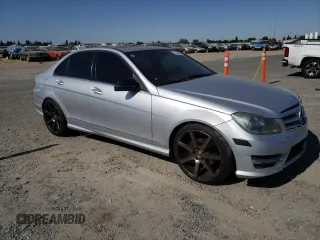 2013 Mercedes-Benz C 250 Sport с VIN WDDGF4HB1DR290685, выставлен на аукционе Copart как лот 62384345 с пробегом 124 584 миль миль и Списание • Salvage title. История ставок и продаж доступна на DreamBid. Изображение 4.