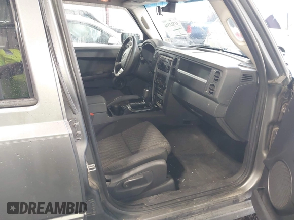 2008 Jeep Commander Sport z VIN 1J8HH48K08C167681, wystawiony jako IAAI lot #41822546 z przebiegiem 155 572 mil mil oraz . Historia ofert i sprzedaży dostępna na DreamBid. Obrazek 5.