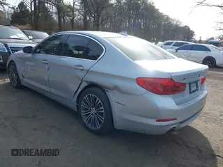 2019 BMW 5 Series 530i xDrive z VIN WBAJA7C52KWW48938, wystawiony jako IAAI lot #41588191 z przebiegiem 50 052 mil mil oraz . Historia ofert i sprzedaży dostępna na DreamBid. Obrazek 6.