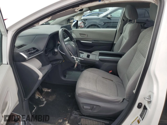 2021 Toyota Sienna LE z VIN 5TDBSKFC4MS022005, wystawiony jako Copart lot #50769965 z przebiegiem 108 694 mil mil oraz Szkoda całkowita • Salvage title. Historia ofert i sprzedaży dostępna na DreamBid. Obrazek 7.