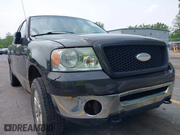 2006 Ford F-150 XLT z VIN 1FTPX145X6NA17017, wystawiony jako IAAI lot #42412659 z przebiegiem 218 939 mil mil oraz . Historia ofert i sprzedaży dostępna na DreamBid. Obrazek 13.