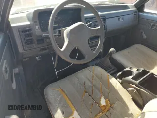 1993 Mazda B-Series Truck z VIN JM2UF3130P0378304, wystawiony jako Copart lot #58799925 z przebiegiem 132 801 mil mil oraz Szkoda całkowita • Salvage title. Historia ofert i sprzedaży dostępna na DreamBid. Obrazek 8.