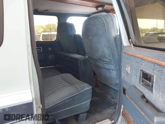 1989 GMC Suburban with VIN 1GKER16K7KF509078, listed as a IAAI auction lot 42593032 with 86,175 mi miles and . Bid and sale history available at DreamBid. Image 8.