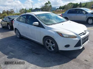 2013 Ford Focus SE with VIN 1FADP3F20DL125792, listed as a IAAI auction lot 40843871 with Not Provided miles. Bid and sale history available at carsss.com. Image 1.