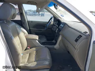 2006 Honda Pilot EX-L with VIN 5FNYF28566B038128, listed as a IAAI auction lot 41840111 with 231,361 mi miles. Bid and sale history available at carsss.com. Image 5.