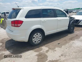 2013 Dodge Journey SE z VIN 3C4PDCAB1DT715883, wystawiony jako IAAI lot #42188089 z przebiegiem 111 905 mil mil oraz . Historia ofert i sprzedaży dostępna na DreamBid. Obrazek 4.