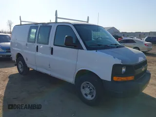 2007 Chevrolet Express Cargo z VIN 1GCHG35U671208450, wystawiony jako IAAI lot #41768703 z przebiegiem 272 121 mil mil oraz . Historia ofert i sprzedaży dostępna na DreamBid. Obrazek 1.