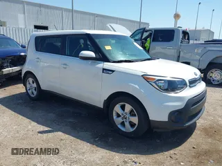 2019 Kia Soul z VIN KNDJN2A28K7010934, wystawiony jako IAAI lot #42228369 z przebiegiem 95 846 mil mil oraz . Historia ofert i sprzedaży dostępna na DreamBid. Obrazek 1.