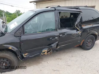 2006 Chrysler Town & Country LWB LX with VIN 2A4GP44R06R604215, listed as a IAAI auction lot 39411993 with 289,048 mi miles. Bid and sale history available at carsss.com. Image 6.