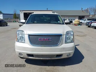 2013 GMC Yukon XL Denali with VIN 1GKS2MEF8DR121386, listed as a IAAI auction lot 42088855 with 174,677 mi miles. Bid and sale history available at carsss.com. Image 12.