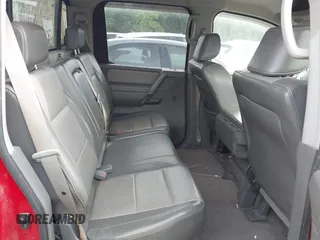 2005 Nissan Titan SE z VIN 1N6BA07B25N569257, wystawiony jako IAAI lot #42272847 z przebiegiem 96 935 mil mil oraz . Historia ofert i sprzedaży dostępna na DreamBid. Obrazek 8.
