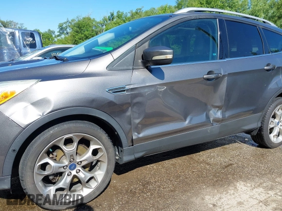 2013 Ford Escape Titanium z VIN 1FMCU0J95DUB46340, wystawiony jako IAAI lot #42168222 z przebiegiem 108 268 mil mil oraz . Historia ofert i sprzedaży dostępna na DreamBid. Obrazek 6.