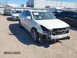 2015 Cadillac XTS Premium z VIN 2G61R5S38F9155816, wystawiony jako IAAI lot #41830536 z przebiegiem 105 891 mil mil oraz . Historia ofert i sprzedaży dostępna na DreamBid. Obrazek 1.