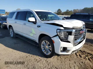 2021 GMC Yukon XL SLT with VIN 1GKS1GKD3MR317310, listed as a Copart auction lot 86369064 with 131,881 mi miles and Salvage Title. Bid and sale history available at carsss.com. Image 4.