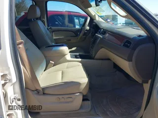 2008 GMC Yukon XL SLT 4SB with VIN 1GKFC16098R204547, listed as a IAAI auction lot 41705893 with 327,803 mi miles and . Bid and sale history available at carsss.com. Image 5.