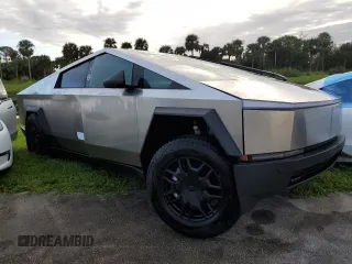 2024 Tesla Cybertruck z VIN 7G2CEHED2RA015326, wystawiony jako Copart lot #73841034 z przebiegiem Nie podano mil oraz Szkoda całkowita • Salvage title. Historia ofert i sprzedaży dostępna na DreamBid. Obrazek 4.