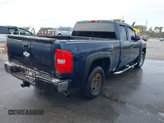 2007 Chevrolet Silverado 1500 LT w/1LT with VIN 2GCEC19C871611411, listed as a IAAI auction lot 41595381 with 198,104 mi miles. Bid and sale history available at carsss.com. Image 4.